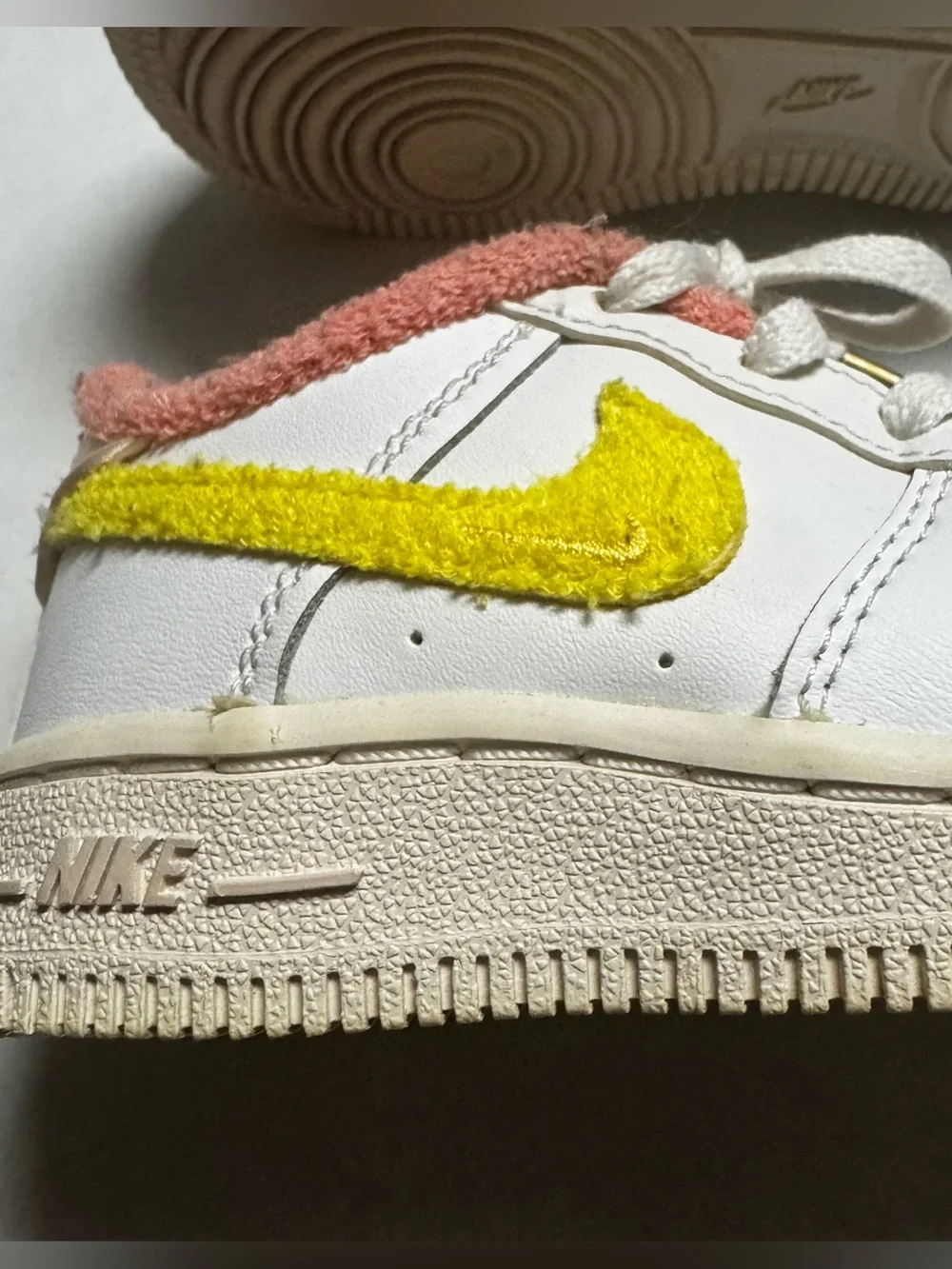 Nike Force 1 LV8 Sneaker In White/Yellow Strike-Phantom-Pearl Toddler Size: 7C